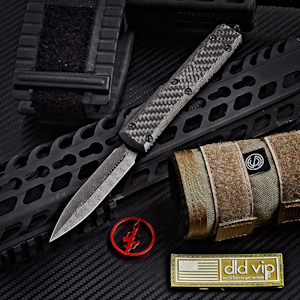 microtech-ultratech-de-signature-series-carbon-fiber-top-damascus-standard-ringed-hardware-122-16-cf~0